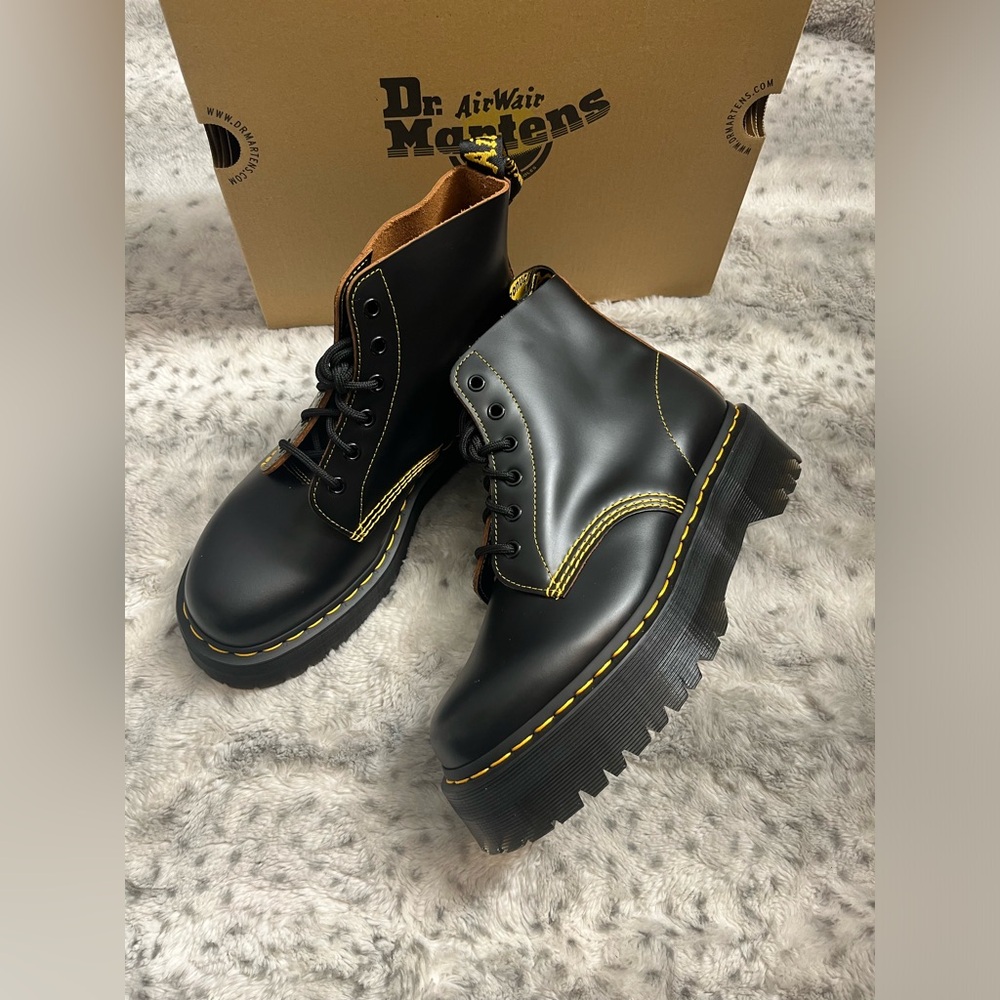 DR. MARTENS 101 UB QUAD Platform Ankle Boots MSRP$249 Unisex
